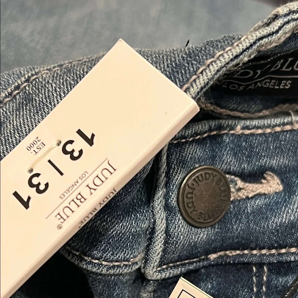 Judy Blue Distressed Adeline relaxed fit Blue Jeans‎ 13/31